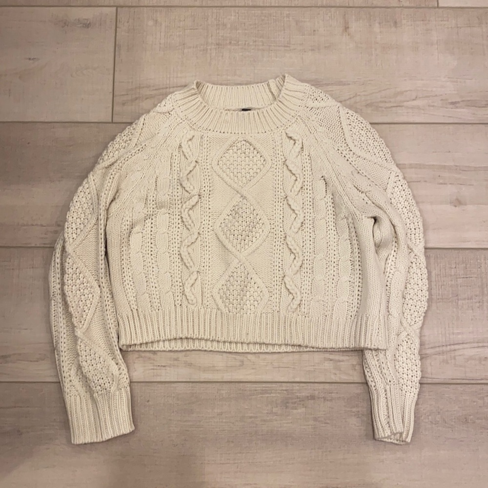 ALYA cream colored sweater